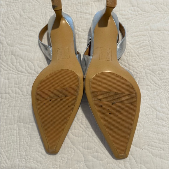 Naturalizer Silver size 8 Slingbacks in EUC - Picture 6 of 7